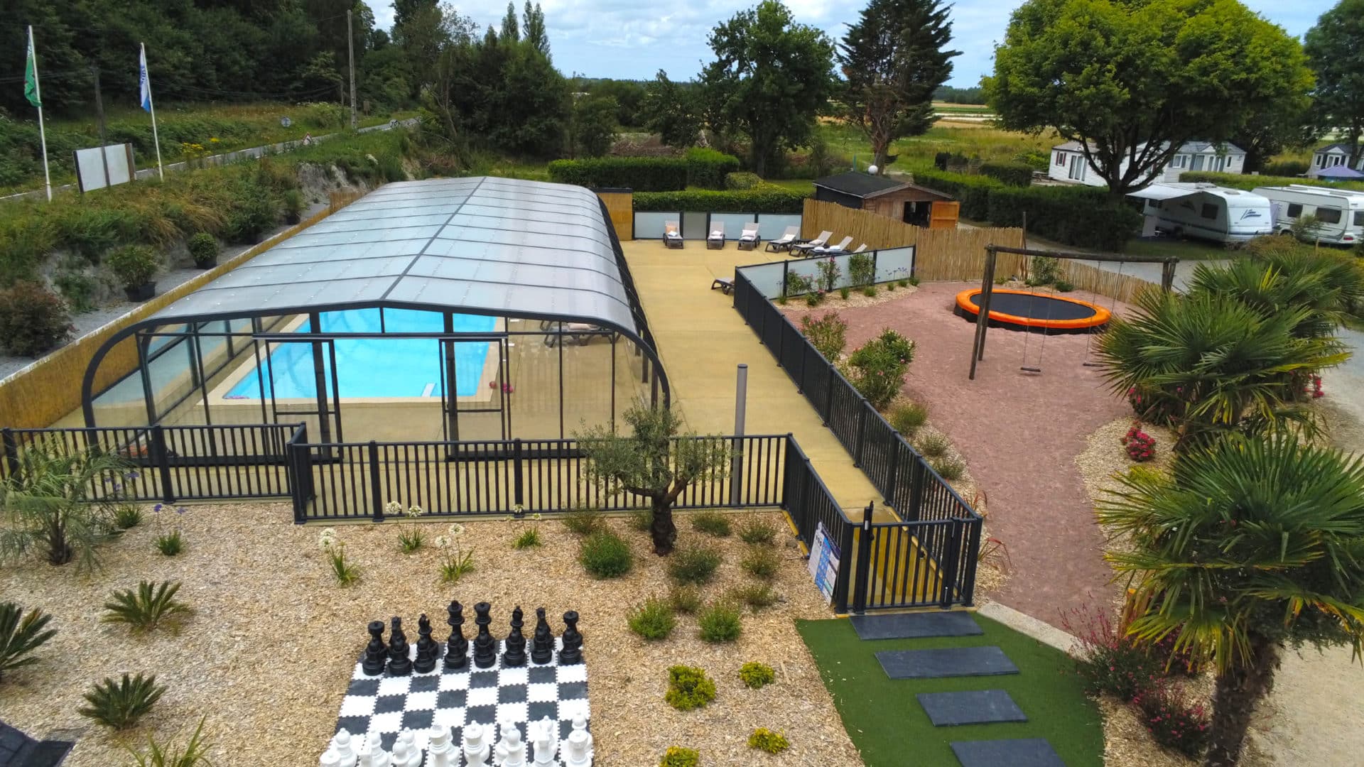 Piscine du camping au Mont-Saint-Michel.