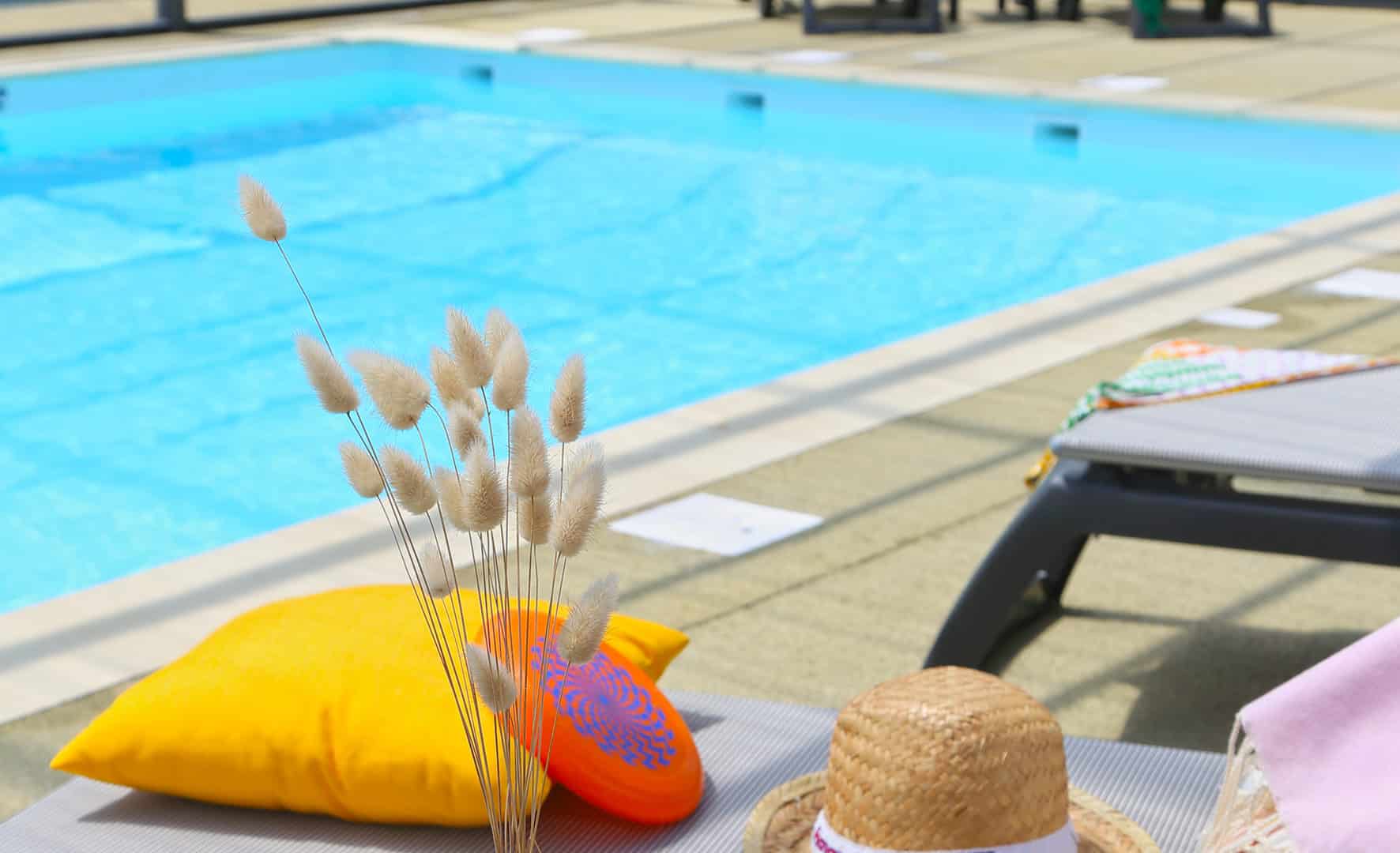 Détente piscine camping