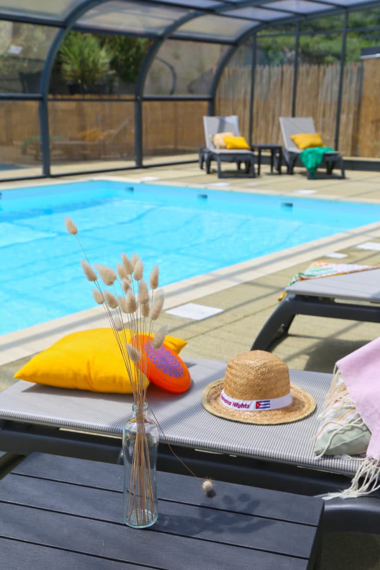 Détente piscine camping
