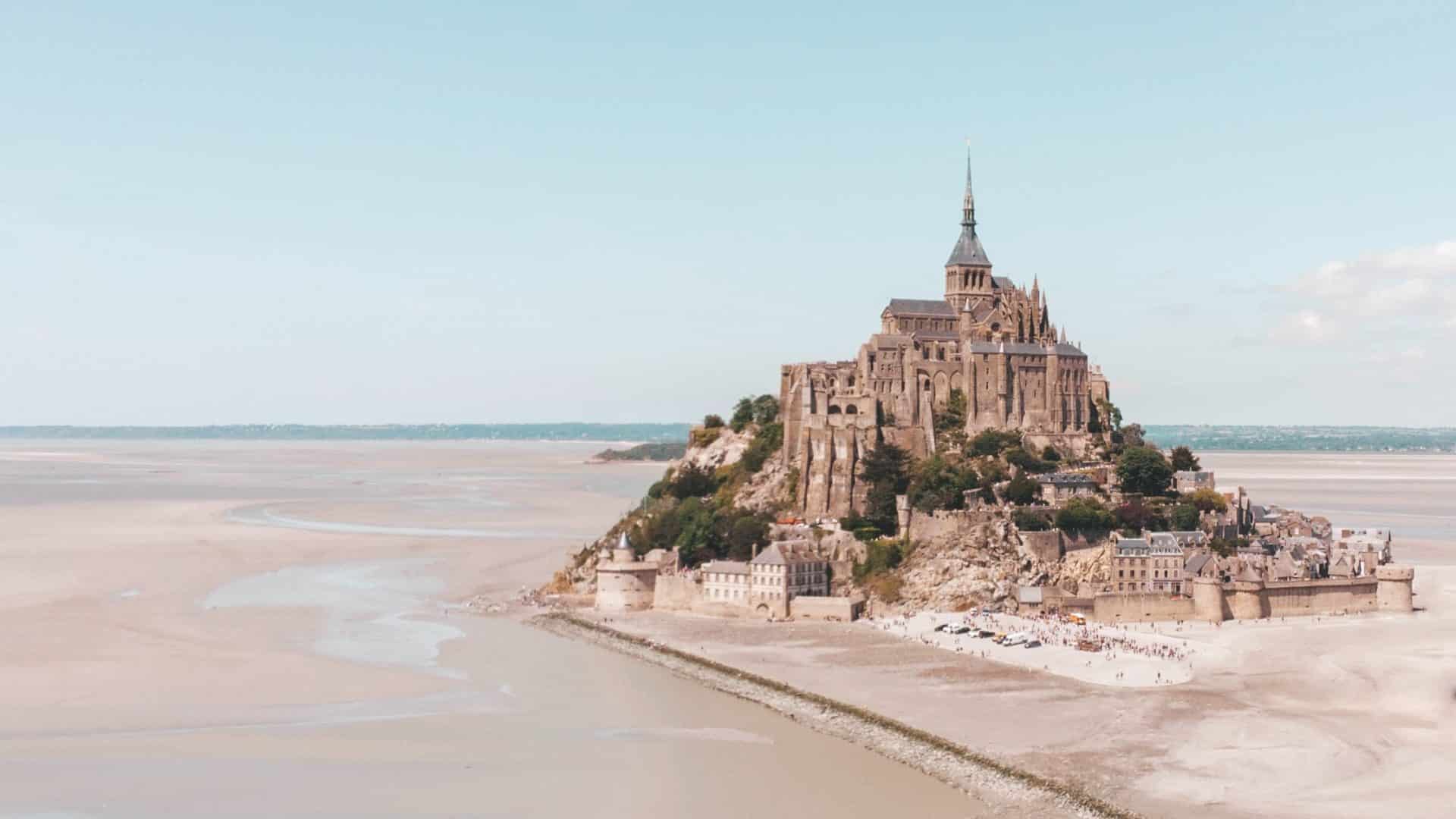 Vue ciel loin Mont Saint Michel