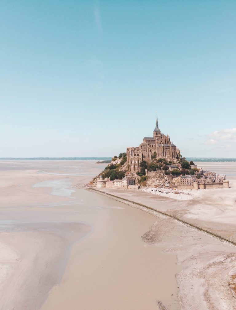 Vue ciel loin Mont Saint Michel