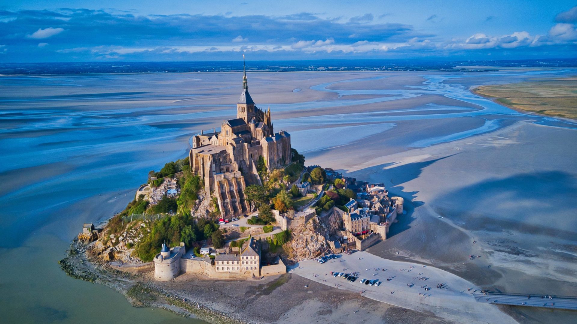 Der Mont Saint-Michel in seiner UNESCO-geschützten Bucht nahe unserem Campingplatz in der Bretagne